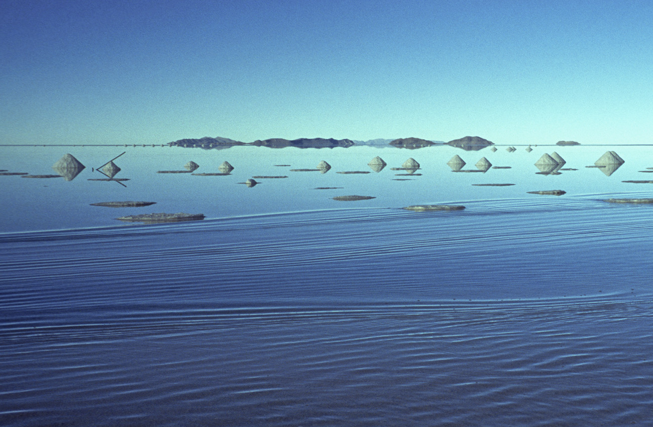 chi_4_29 salar zoom.jpg - Uyuni salar d'Uyuni le matin sur le salar d'Uyuni inondé